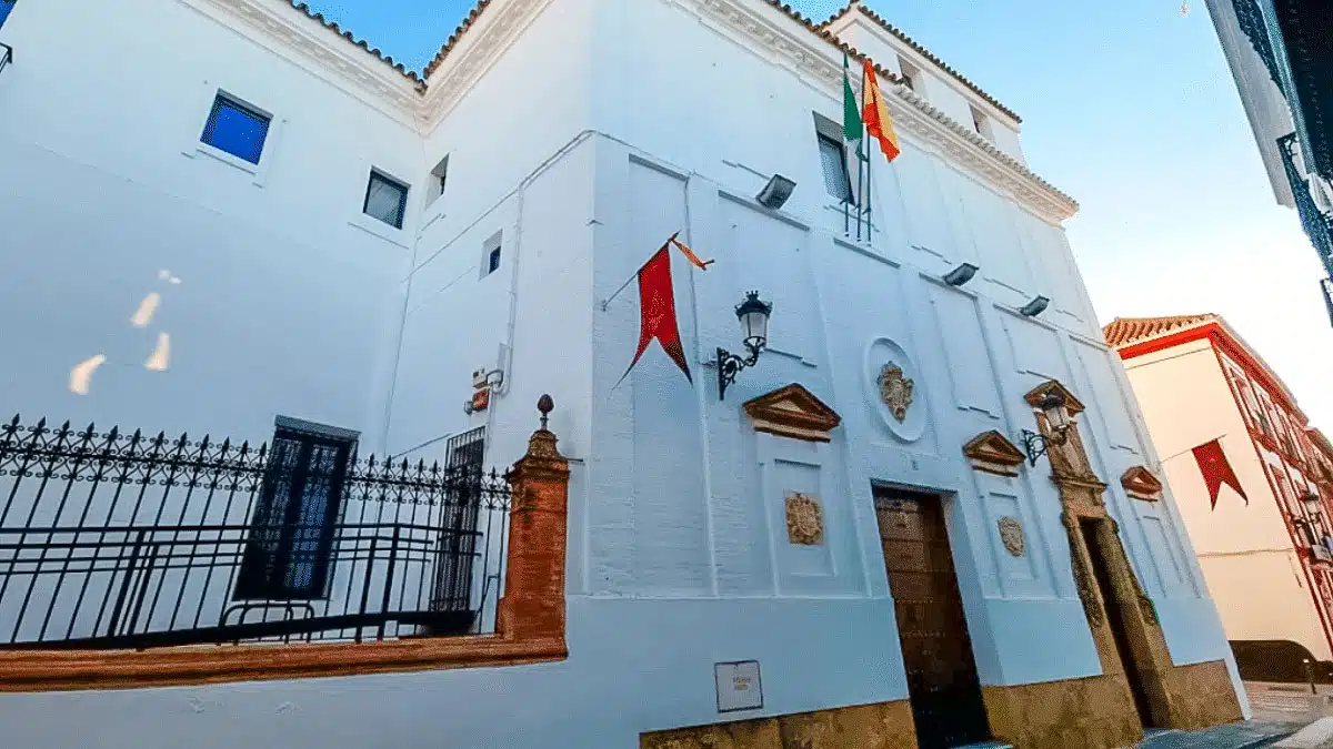 Un juzgado declara improcedente el despido de un arquitecto indefinido no fijo del Ayuntamiento de Carmona