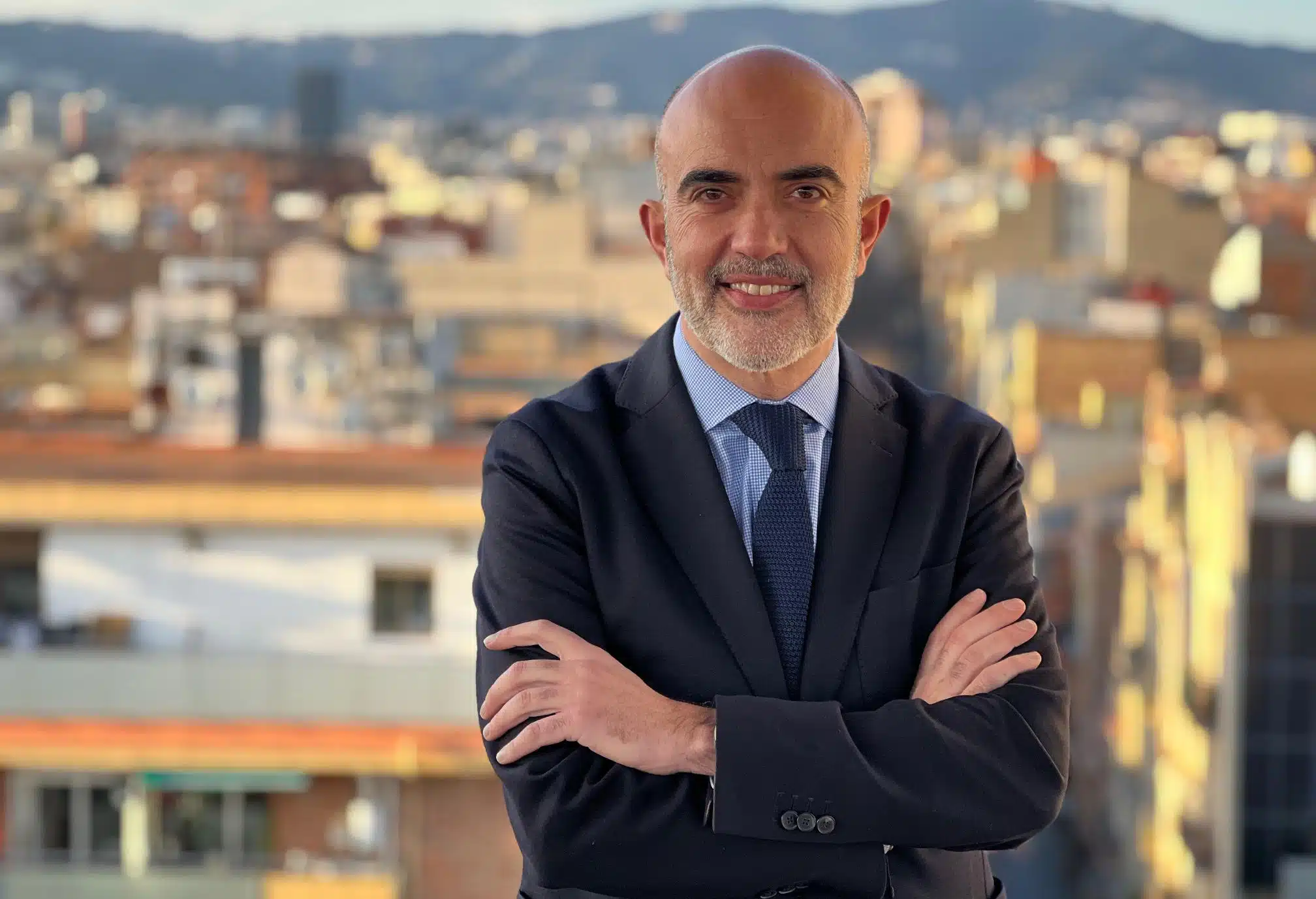 Daniel Sirera (PP): “Tener una alcaldesa que fue ‘okupa’ y que defiende a los ‘okupas’ ha convertido a Barcelona en un paraíso antisistema” 