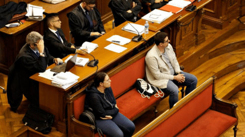 Un asesinato en un brote de esquizofrenia, una novia virtual y una supuesta mafia, un caso real hecho novela: «Enemiga íntima»