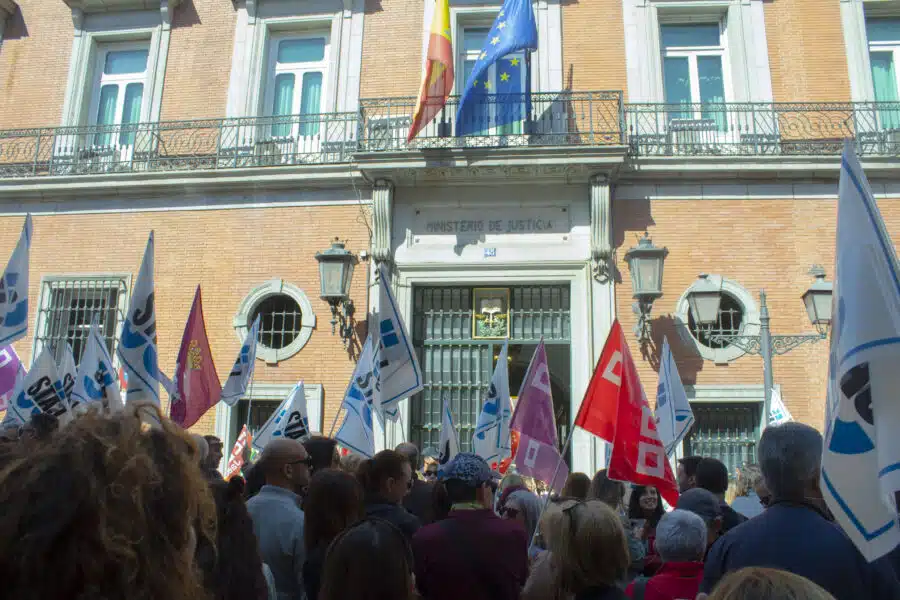 Movilización frente al Ministerio de Justicia. Foto: Virgilio González/Confilegal.
