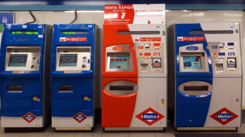 El TS anula la condena por falsificación de moneda a un hombre que estafó 5.000 euros a las máquinas expendedoras del Metro de Madrid