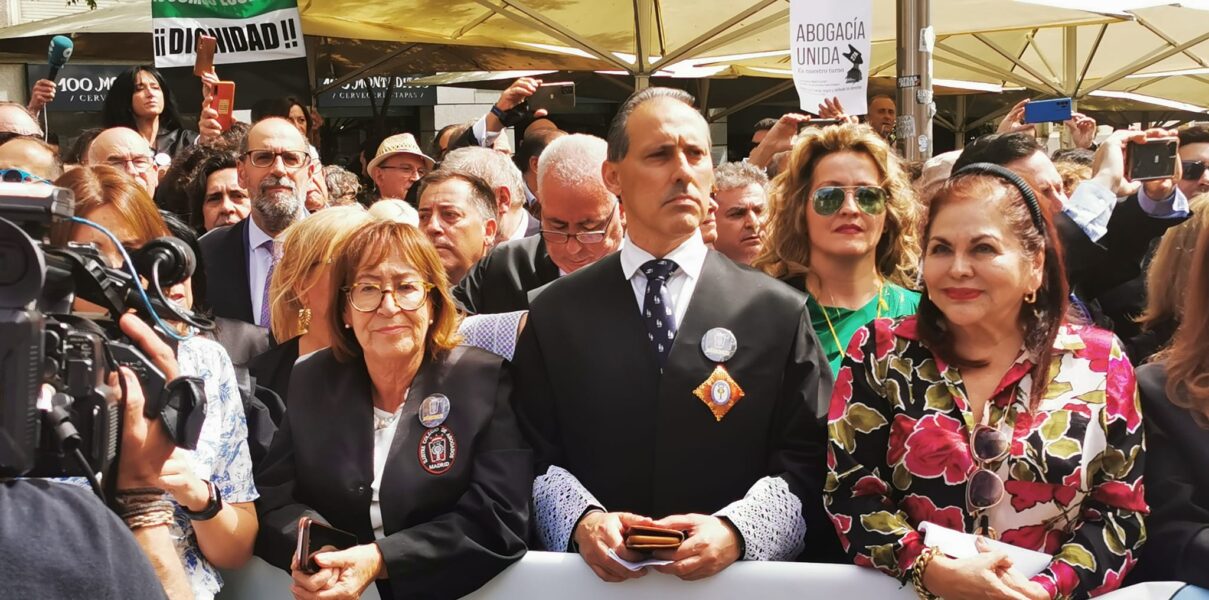 La tesorera del ICAM , María Dolores Fernández, y el decano, Eugenio Ribón. Foto: Carlos Berbell/Confilegal.
