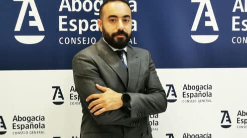 El Colegio de Abogados de Meknes, Marruecos, inhabilita a dos de sus colegiados por opinar críticamente