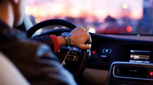 Si cometo un delito contra la seguridad vial, me quitan el carnet y vuelvo a conducir sin permiso, ¿podría ir a prisión?