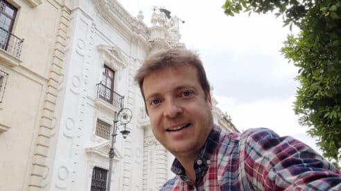 Los decanos de la Abogacía de Madrid y Sevilla amparan a Sánchez Bernal ante la inadmisión del TC de su demanda contra los juicios tardíos 