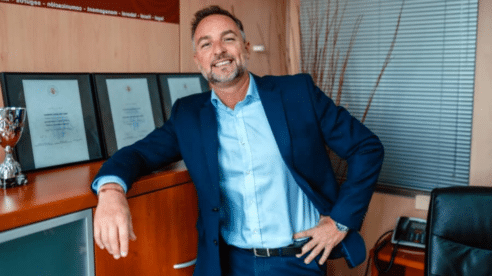 Conoce tus derechos: El abogado Xavier Abat explica que es ilegal que un bar te prohíba entrar al baño sin ser cliente 