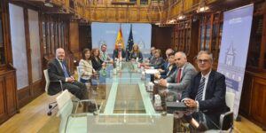 Las asociaciones de jueces y fiscales firman la subida salarial sin la APM