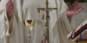 Tres años de cárcel para un sacerdote que fingió un matrimonio para que una feligresa cobrase una herencia 