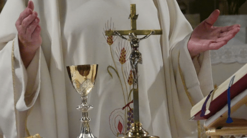 Tres años de cárcel para un sacerdote que fingió un matrimonio para que una feligresa cobrase una herencia 