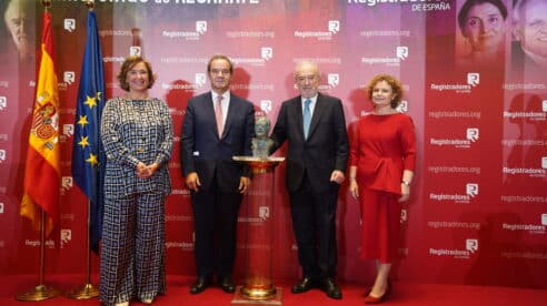 La Real Academia de la Lengua Española recibe el premio Gumersindo de Azcárate en su XIII Edición