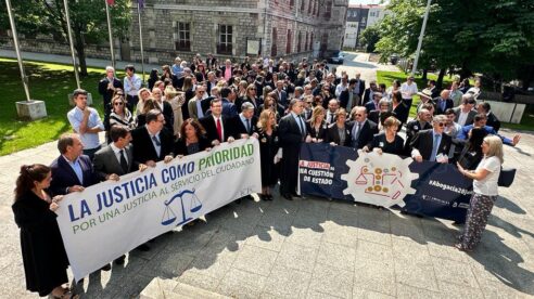 La abogacía se manifiesta por la parálisis causada por las huelgas en la Justicia y reclama una solución al Estado