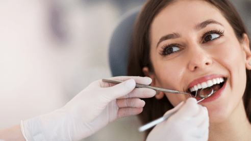 Denuncian a la propietaria de una clínica dental de Madrid por intrusismo profesional