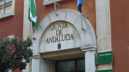 La Junta de Andalucía garantiza a las víctimas de violencia de género la asistencia gratuita de un procurador