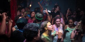 Las fiestas llamadas ‘raves’ o los retiros espirituales celebrados sin permiso están sancionados con hasta 600.000 euros