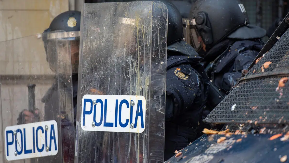 La Audiencia de Barcelona absuelve a un manifestante acusado de desórdenes en Barcelona tras la sentencia del 1-O