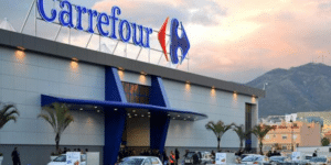 Una mala carta de despido libra a un trabajador de Carrefour de la extinción laboral: hizo la vista gorda ante un hurto