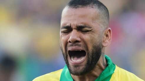 La juez imputa a Dani Alves por un delito de agresión sexual y fija una fianza de 150.000 euros