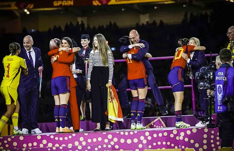 4 abrazo de rubiales