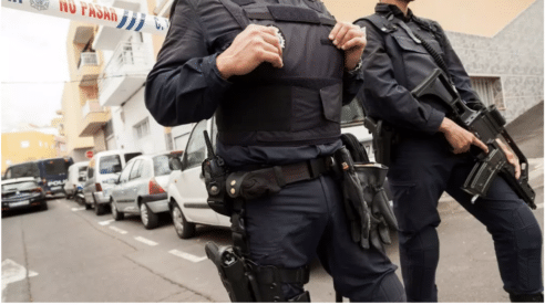 La Audiencia de Madrid absuelve a tres policías nacionales de un delito de lesiones tras una detención por una pelea