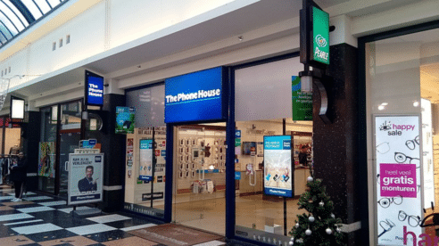 Ratificado el despido de una empleada de The Phone House por mojar el iPhone de un cliente para que el seguro lo reemplazase por otro