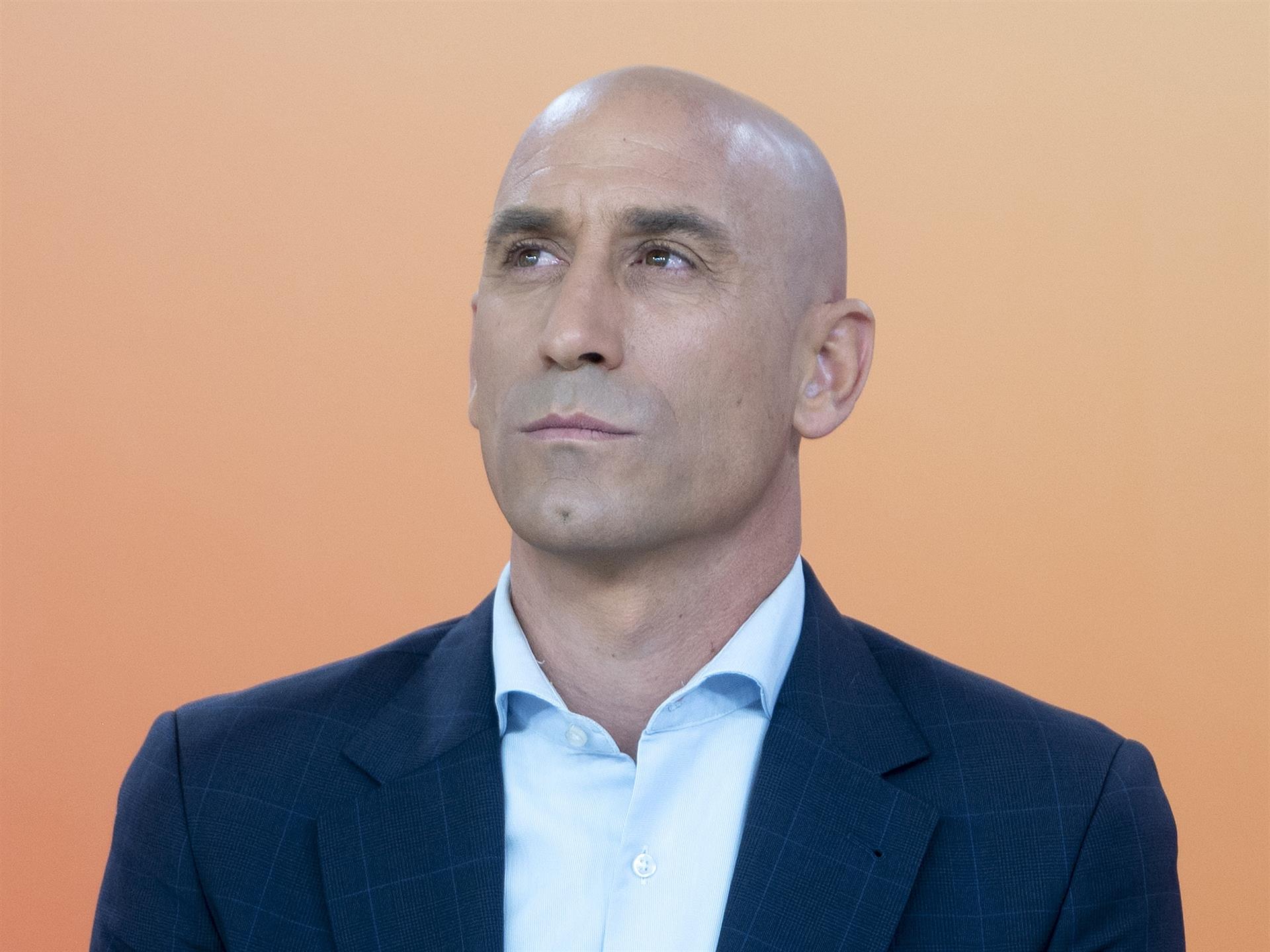 Rubiales anuncia que recurrirá la multa de 10.800 euros por el beso no consentido