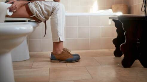 Nueve meses de cárcel y 2.700 € de multa a un joven que grabó a su compañera de piso en el baño