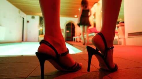 Fiscalía solicita 6 años de cárcel a un hombre que intentó robar e insultó a un transexual que ejercía la prostitución