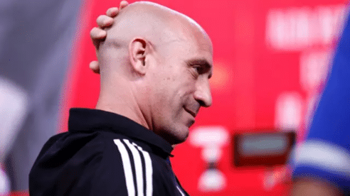 La FIFA abre expediente a Luis Rubiales por besar en los labios a Jenni Hermoso en la celebración del Mundial