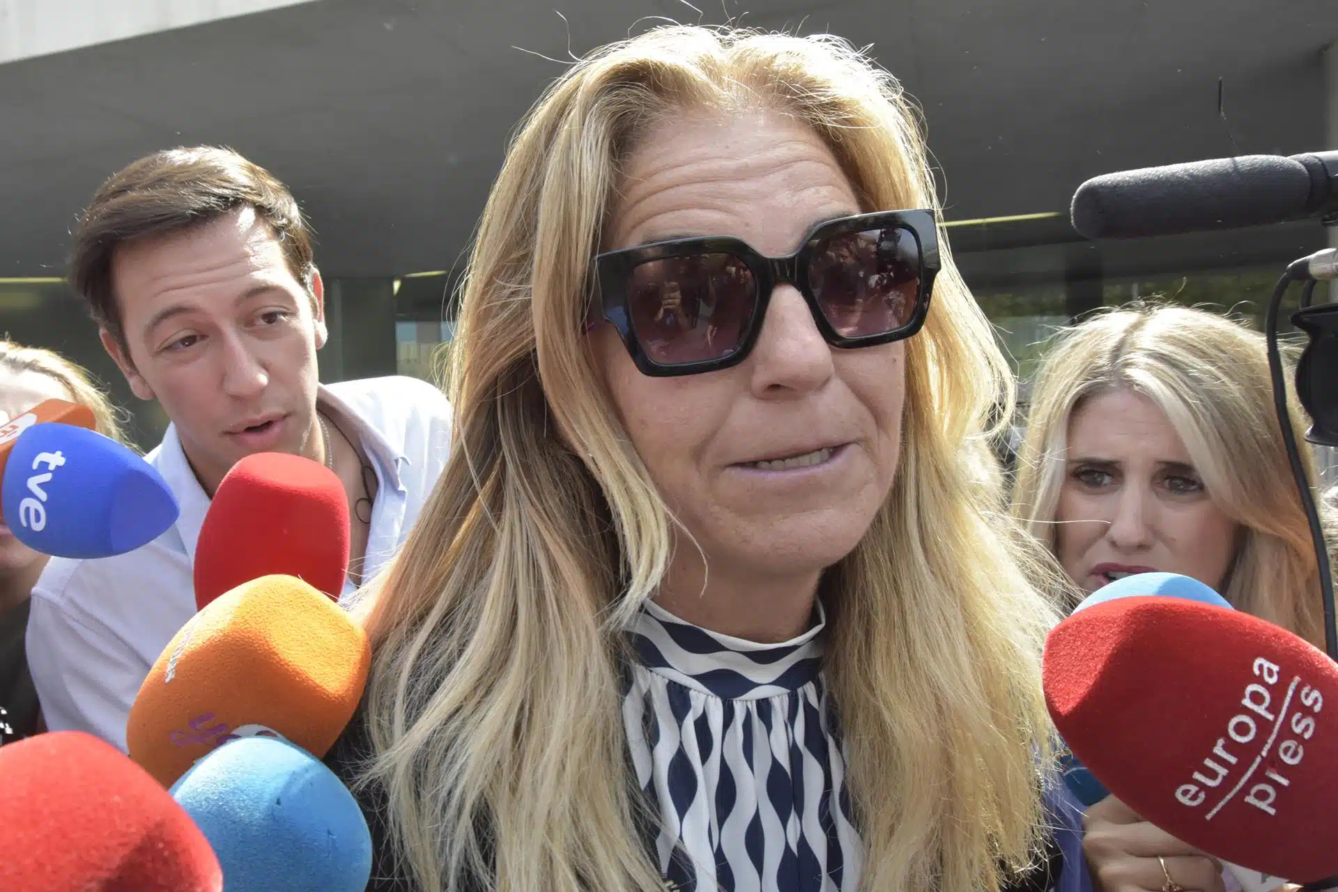 Arantxa Sánchez Vicario echa la culpa a su exmarido, llora y pide agua en el juicio