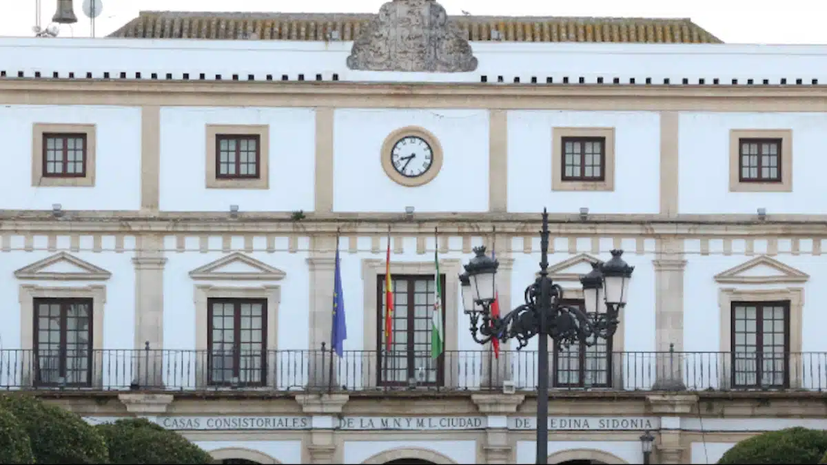 Empresario acusa al jefe de la Policía Local de Medina Sidonia de presentar una denuncia falsa para retirar su permiso de armas