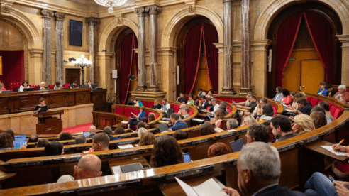 El Parlamento catalán aprueba recurrir la Ley de Vivienda al TC a propuesta de Junts y ERC
