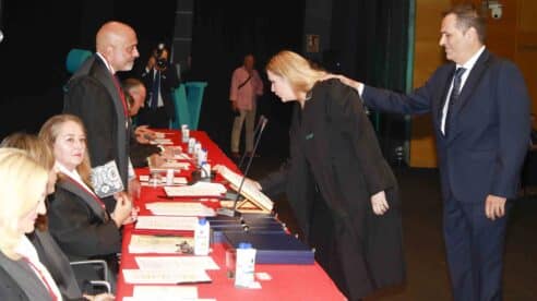277 nuevos letrados del Colegio de Abogados de Valencia juran o prometen ejercer la profesión en un acto solemne