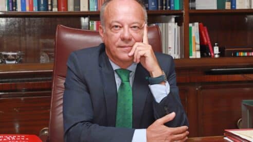 Ricardo Alonso, decano de la Facultad de Derecho de la Complutense: “La idea de hacer al ICAM centro adscrito a la UCM fue de Ribón”