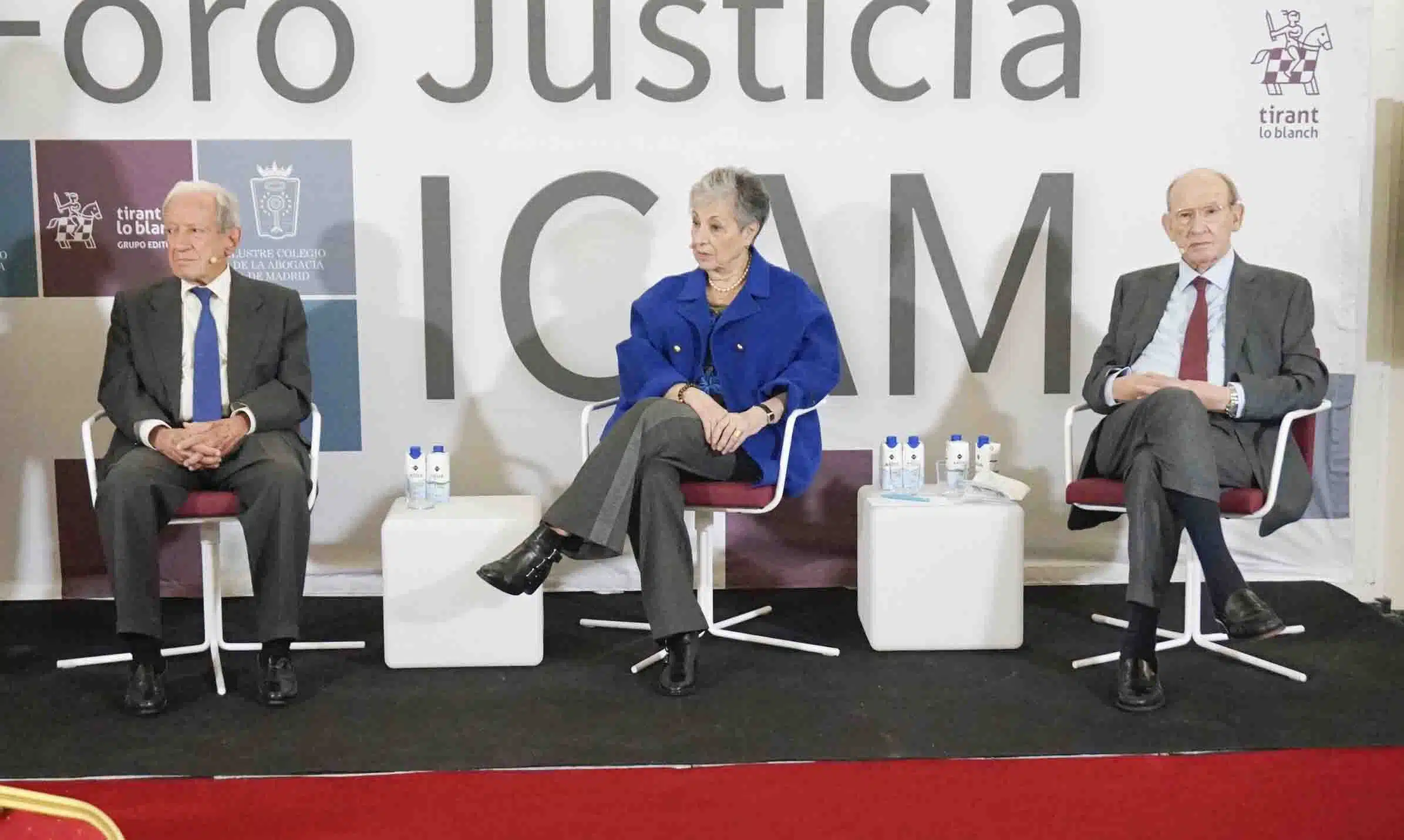 Sala, Roca y Gimbernat, tres maestros de lo jurídico en el coso del ICAM con ley de amnistía sobre el albero