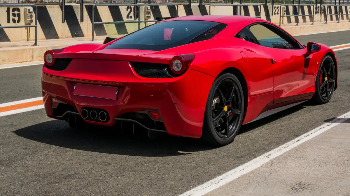 El dueño de un negocio de compraventa de vehículos no tendrá que pagar más de 2 millones a Ferrari por tunear un coche