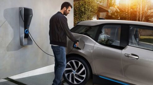 Los autónomos pueden deducirse el IVA asociado a la recarga de sus coches eléctricos