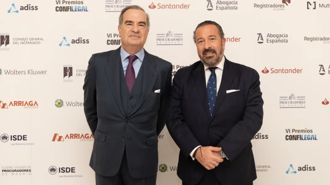 José María Alonso y Antonio García, decano del Colegio de Procuradores de Madrid. Foto: Daniel Carpio. 
