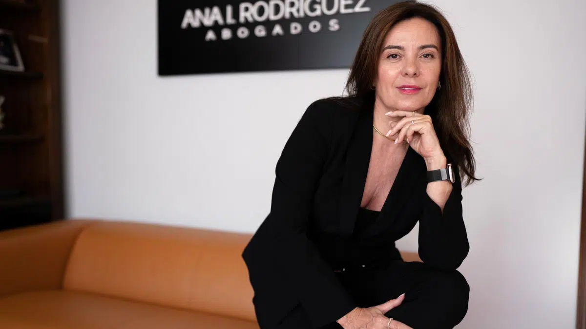 Ana I. Rodríguez, abogada de familia: “Prohibir los móviles en las aulas puede generar brecha digital, es mejor educar e imponer normas”