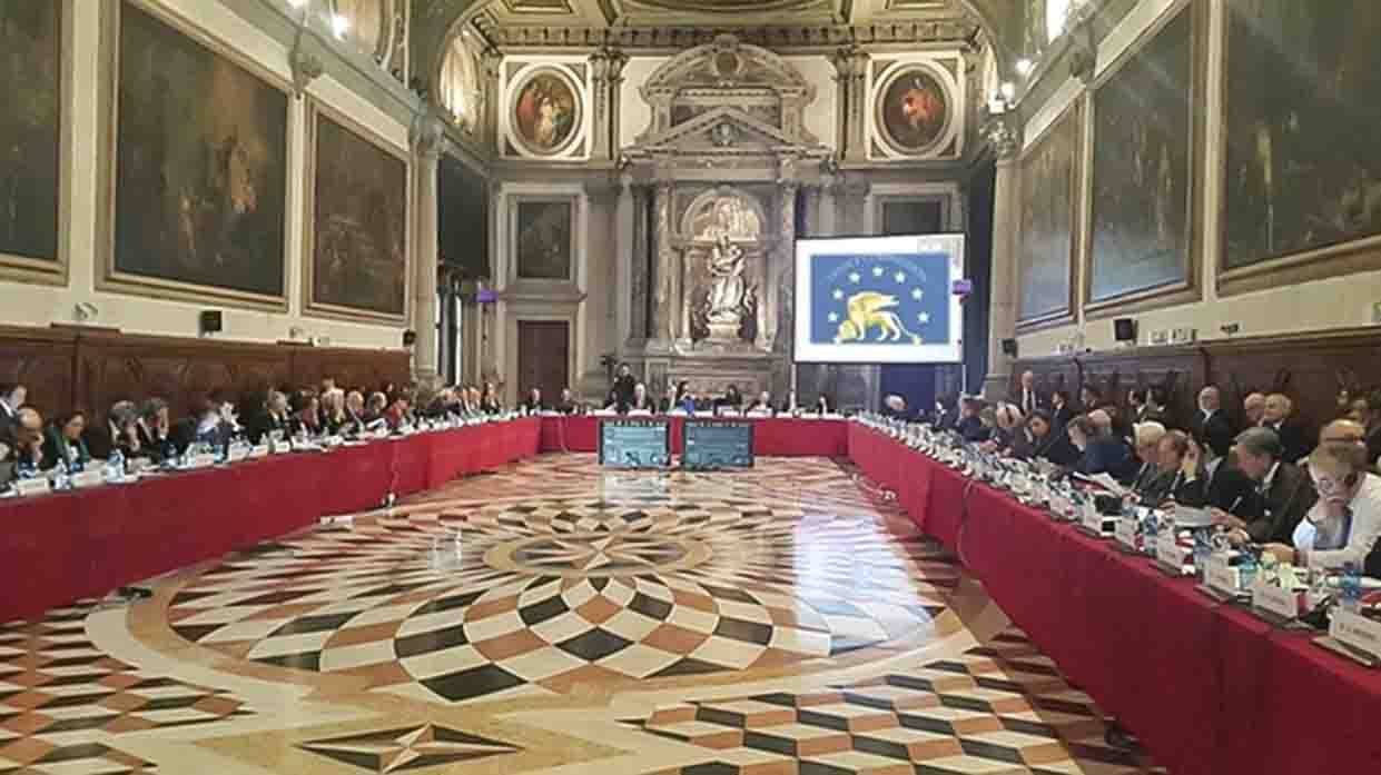 El borrador de la Comisión de Venecia cuestiona la inclusión de delitos de terrorismo sin condena firme en la ley de amnistía