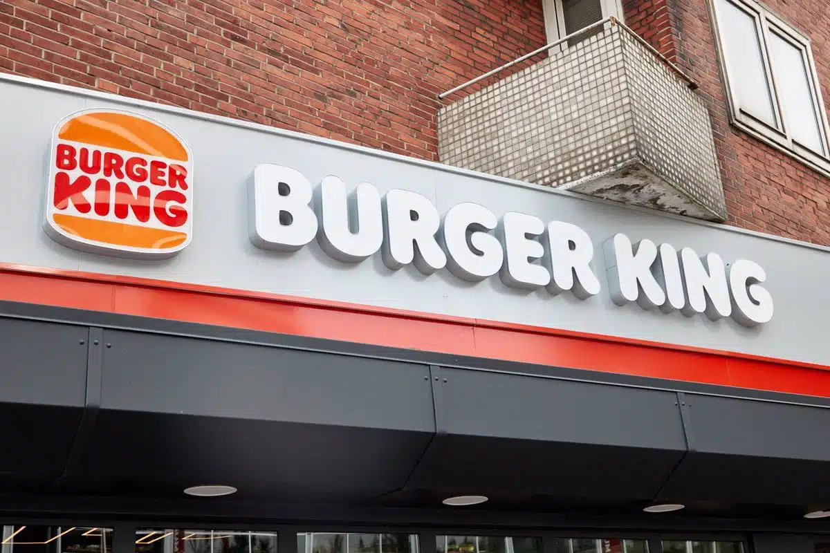 Una mujer intolerante a los químicos se querella contra Burger King por los «gases muy tóxicos» que genera al lado de su casa