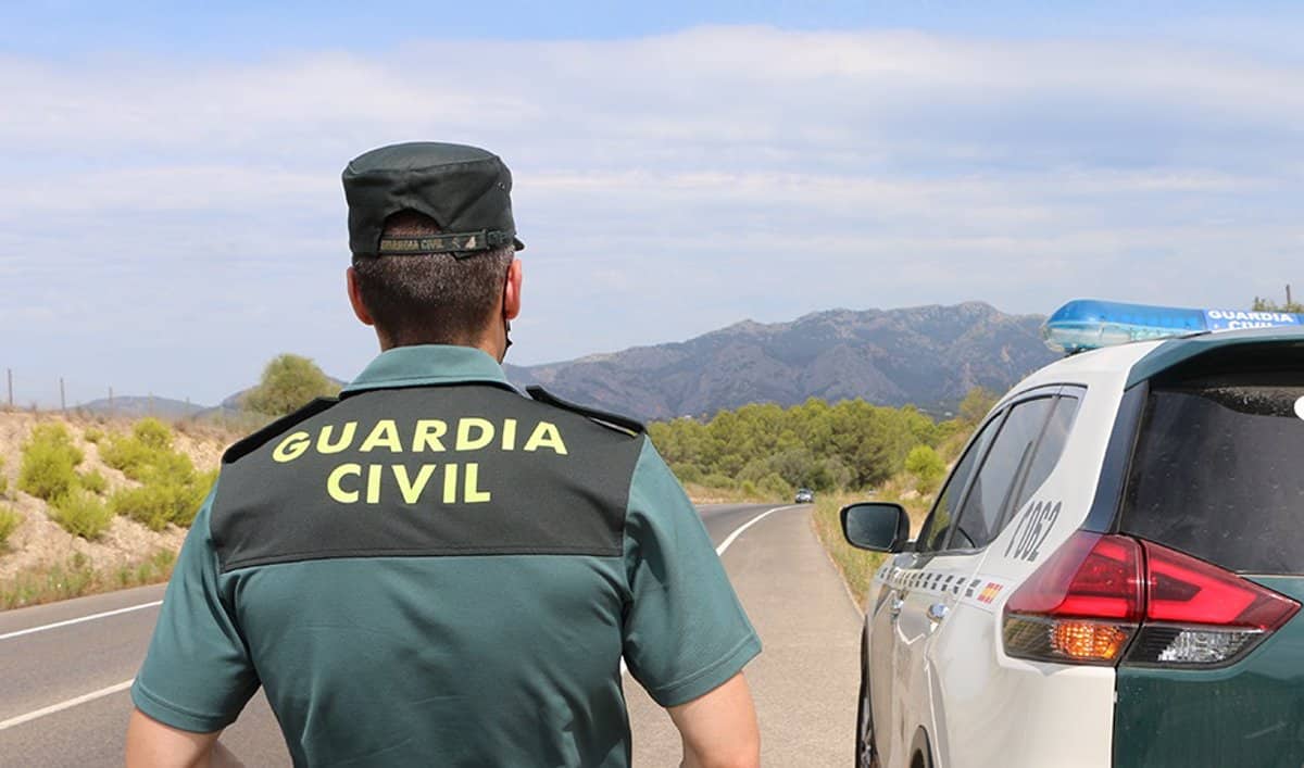 Un sargento de la guardia civil intenta atropellar a un compañero para “librarse” de un control policial y acaba expulsado del cuerpo