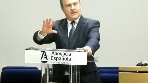 Javier Junceda urge a regular la Inteligencia Artificial para proteger los derechos de autor