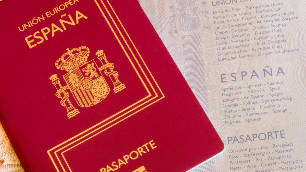 La Audiencia Nacional rebaja a 15.000 euros la sanción que la AEPD le impuso a un hotel por los datos recabados de un pasaporte