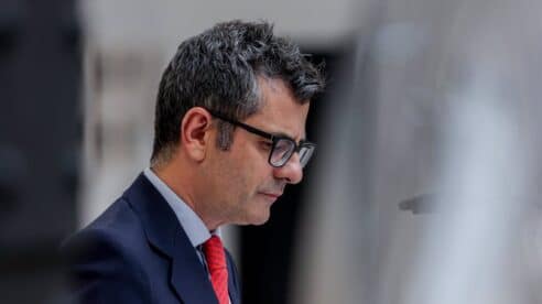 Félix Bolaños enviará un coche oficial al juez Peinado para que le interrogue como testigo en La Moncloa