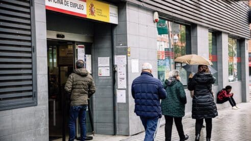 Los trabajadores fijos discontinuos tienen derecho a cobrar complementos por antigüedad, recuerda el Supremo
