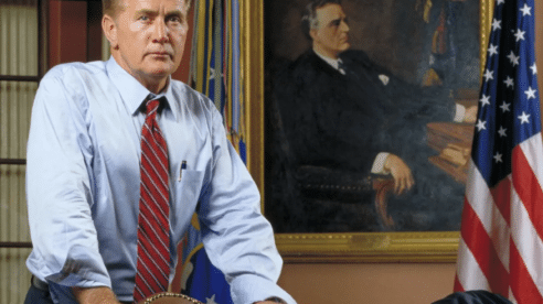 Opinión | Bartlet, el presidente de «El ala oeste de la Casa Blanca»,  más deseable que los reales, Biden y Trump