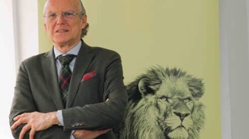 Entrevista | Eduardo de Urbano: «Los asesores fiscales empiezan a ser objeto de acusación en los procesos penales»