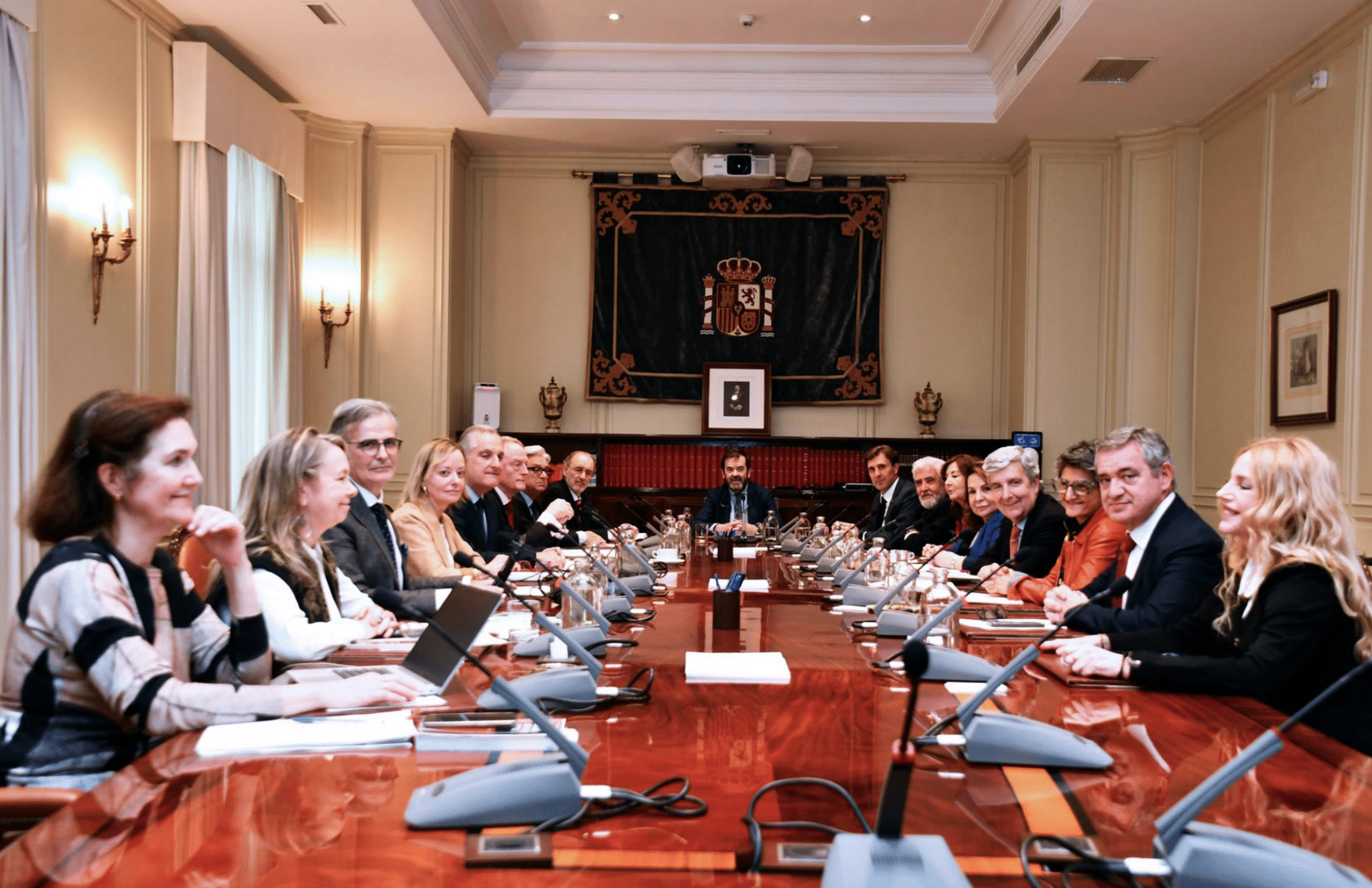 El TS archiva la querella de Sumar contra Guilarte y 9 vocales por la ...