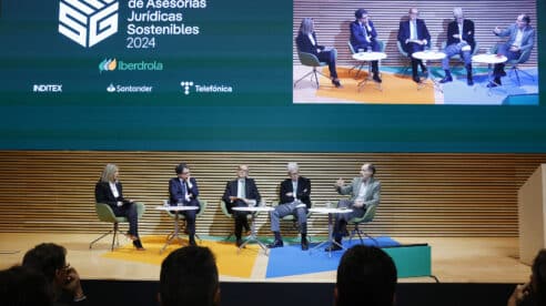 Los responsables de las asesorías jurídicas de Iberdrola, Inditex, Santander y Telefónica analizan la evolución de los «in house»