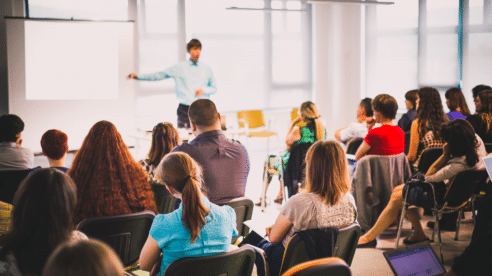Profesores de FP de Madrid se unen a la lucha de sus compañeros andaluces al cobrar menos que los nuevos opositores